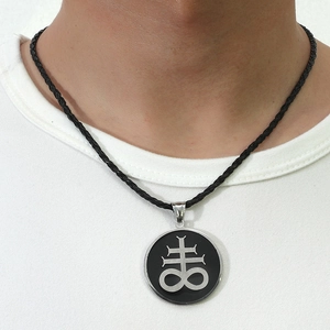 Collana con Ciondolo Rotondo in Acciaio Inossidabile Uomo Gothic Croce di Leviatano Simbolo Om Corda in Cuoio Intrecciata