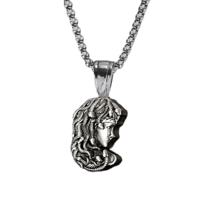 Collier avec pendentif relief Medusa en argent vintage avec longue chaîne maille box