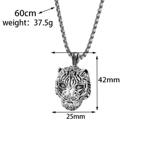Dimensions détaillées du pendentif tête de tigre rétro avec chaîne perlée de 60cm