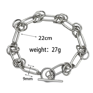 Detail eines 22cm Titanstahl-Armbands mit 9mm Gliedern und T-Bar-Verschluss