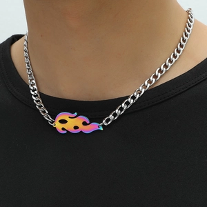 Collier Pendentif Flamme Iridescent pour Hommes Femmes Acier Titane Chaîne Gourmette Punk Streetwear Bijoux Colorés
