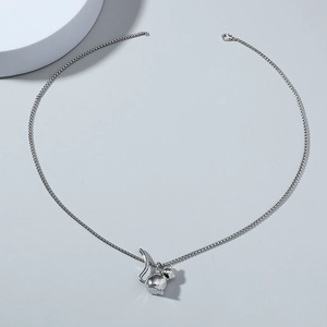 Collier avec pendentif chat en argent poli sur chaîne maille miroir style streetwear