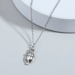 Collier avec pendentif micro de radio rétro en acier inoxydable argenté style punk homme