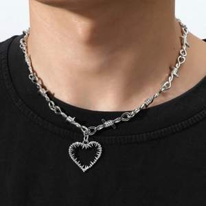 Collier gothique avec pendentif cœur épineux et chaîne barbelée argentée pour streetwear
