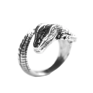 Retro punk style crocodile open ring in silver finish with detailed scale texture