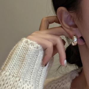 Minimalist S925 sterling silver C-shaped bean hoop earrings with a polished mirror finish