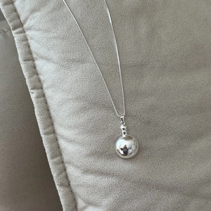 Minimalist S925 sterling silver ball pendant necklace with sleek box chain design