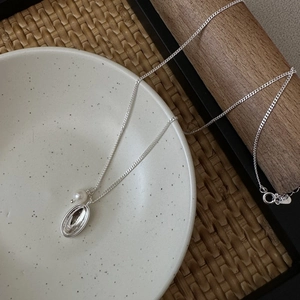 S925 sterling silver necklace featuring elegant white pearls and oval metal pendants