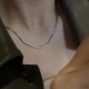 Minimalist S925 sterling silver flat snake bone chain necklace worn by a model