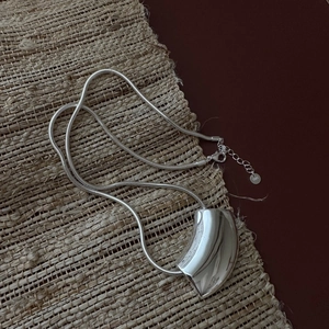 Collier Pendentif Géométrique Incurvé en Argent Sterling 925 Minimaliste pour Femme Bijoux Chaîne Serpent Polis Miroir Style INS