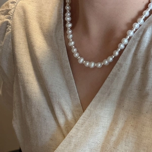Elegant S925 sterling silver pearl necklace with OT clasp and glossy metal beads