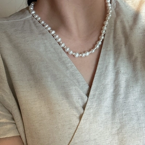 Elegant S925 silver pearl necklace with OT clasp on model, minimalist choker style