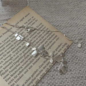 Collana in argento 925 con pendenti rettangolari lucidi e catena a maglia veneziana