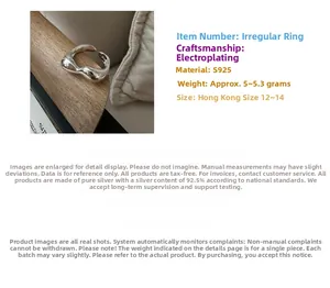 Nahaufnahme eines S925 Silberrings mit minimalistischer Wellenstruktur und Innenstempel