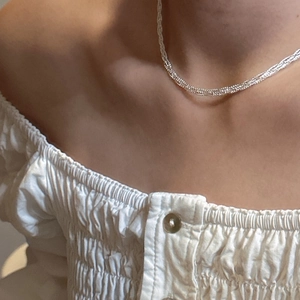Minimalist S925 sterling silver woven lace necklace featuring a shimmering glitter finish
