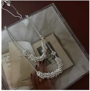 Gros plan du collier chaîne popcorn en argent sterling S925 avec extension réglable