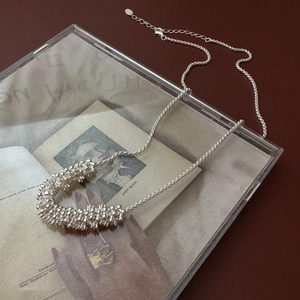 Collier en argent sterling S925 avec maillons texturés et pendentif rétro en zircon