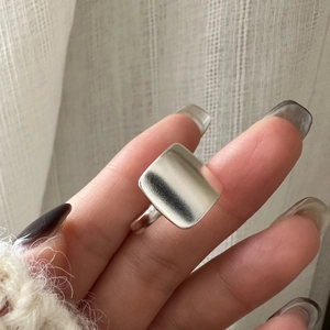Bague carrée mate en argent sterling S925 minimaliste au design géométrique unisexe