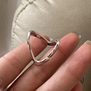 Bague V en argent sterling S925 au design de vague minimaliste avec anneau ouvert
