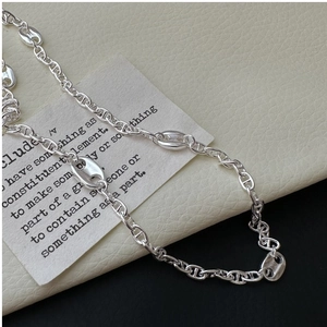 Détail du collier chaîne à maillons d'ancre en argent S925 avec raccords ovales polis