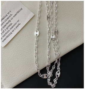 Détail du collier en argent sterling S925 avec maillons ancre de type nez de porc