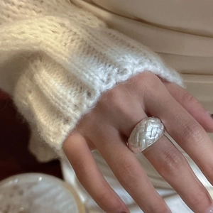 Chunky S925 sterling silver woven croissant ring with a minimalist braided vintage design