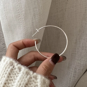 Boucles d'oreilles créoles minimalistes en argent sterling 925 au design rond épuré