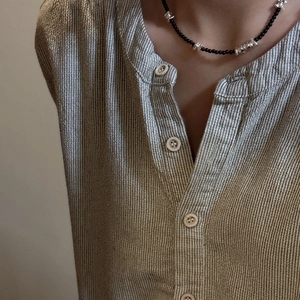 Collier en argent sterling S925 avec perles d'agate noire et accents d'argent irréguliers