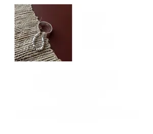 Dettaglio dell'anello a catena a doppio strato in argento S925 con texture a sfere