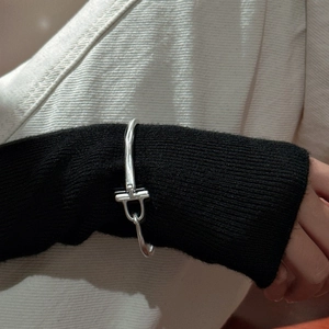 Bracelet jonc minimaliste en argent sterling S925 mat avec fermoir en T élégant