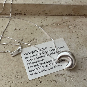 Minimalist S925 sterling silver crescent moon necklace on a box chain for a vintage look