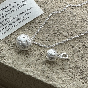 Minimalistische S925 sterling zilveren ketting met hol geweven mat bolletje hanger