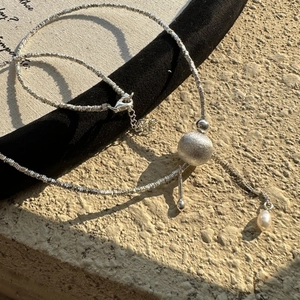 Collier Gland de Boule Givrée en Argent Sterling 925 pour Femmes Chaîne en Argent Concassé Pendentif Künstliche Perle Bijoux Élégants