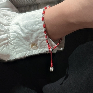 Élégantes perles en argent sterling S925 sur bracelet en cordon rouge tissé main