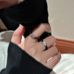 Bague élastique en argent S925 avec perles de teckel et pierres noires et grenat