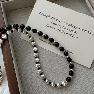 Minimalist S925 sterling silver cat-eye necklace with brushed metal beads and black pearls