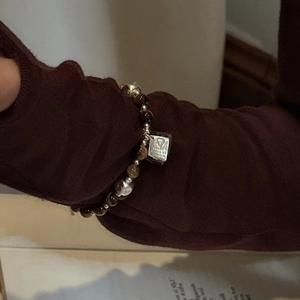 Bracciale in argento sterling S925 con perle occhio di tigre e ciondolo a piastrina quadra