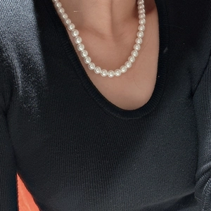 Elegant S925 silver beaded pearl necklace featuring a retro minimalist buckle design