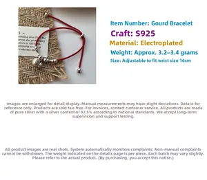 Détail du pendentif gourde en argent S925 sur un bracelet en corde rouge ajustable