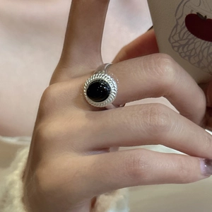 925 silver vintage ring with black onyx stone shown on finger in a minimalist style