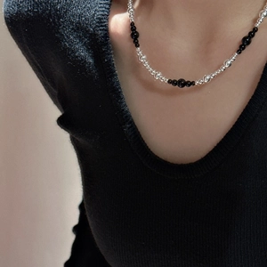 Minimalist S925 sterling silver necklace with gradient black agate and silver beads