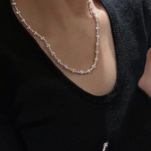 Elegant 925 sterling silver beaded necklace with faceted reflective metallic spheres