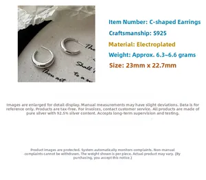 Vue détaillée des boucles d'oreilles créoles S925 en argent sterling de 23mm en forme de C