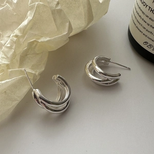 Minimalist S925 sterling silver triple hoop earrings with a polished multi-layer design