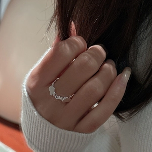 Bague chaîne minimaliste en argent sterling S925 avec breloques cœur au doigt