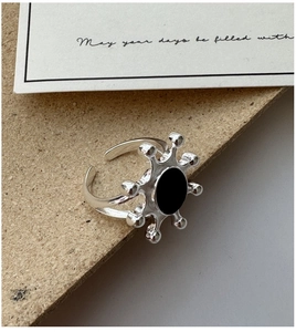 Detail of S925 sterling silver sunburst ring featuring a black agate inlay and adjustable band