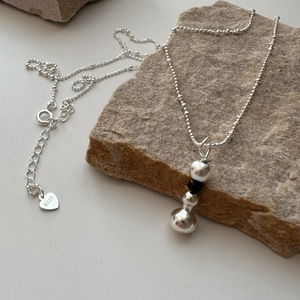 Collier Pendentif Boule en Argent Sterling S925 pour Femmes Style INS Rétro Chaîne à Billes Fait Main Bijoux Argent Noir
