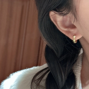 Créoles minimalistes en argent sterling S925 avec finition dorée texturée vintage