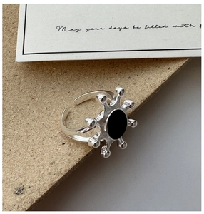Detailed view of an adjustable S925 silver ring featuring a black agate center and bead border