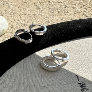 Elegante S925 Sterling Silber Huggie Creolen mit polierter Oberfläche für Damen